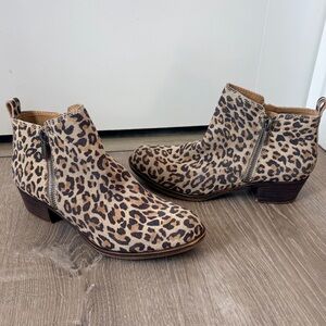 Lucky Brand suede leopard ankle booties with zipper (size 6)